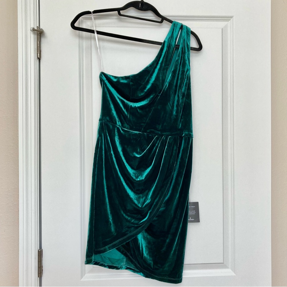 NWT Lulu's Hunter Green Velvet One Shoulder Cut-Out Dress Size M